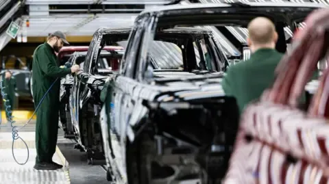 Jaguar Land Rover Supply Chain Workers Allegedly Instructed to Register for Universal Credit, Labor Group Claims